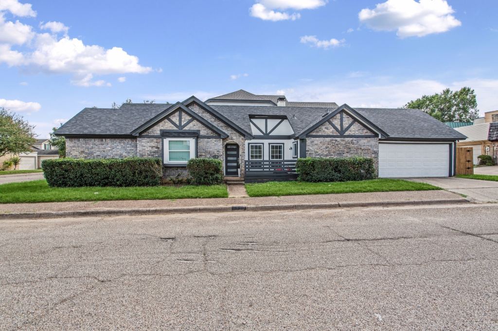 2224 Brigadoon Court, Arlington, TX 76013 — photo 1