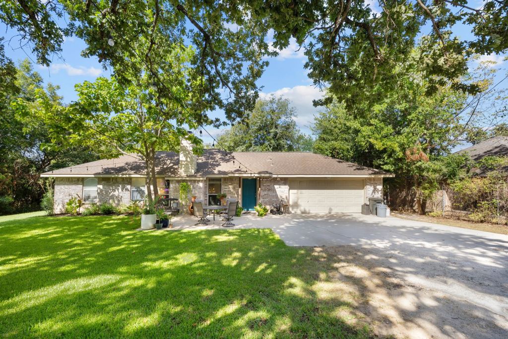 1400 E Lake Drive, Weatherford, TX 76087 — photo 1