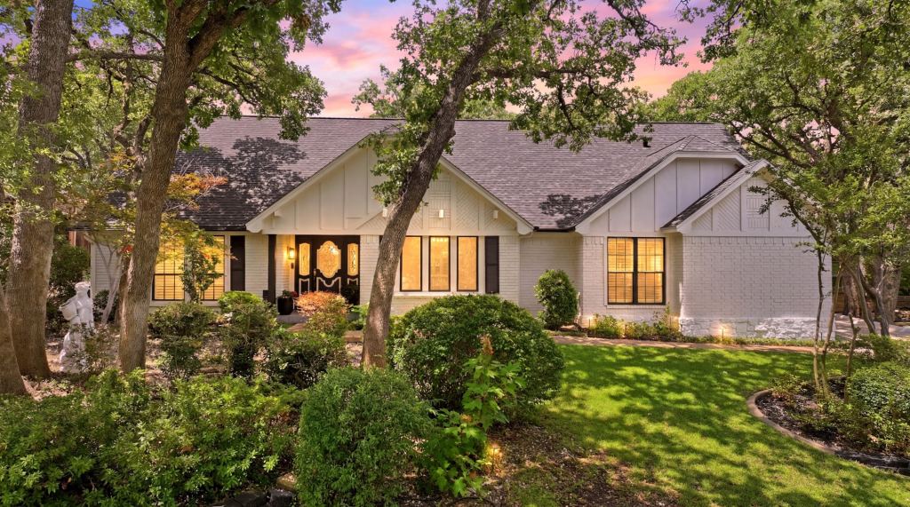 1809 Southpark Drive, Arlington, TX 76013 — photo 1