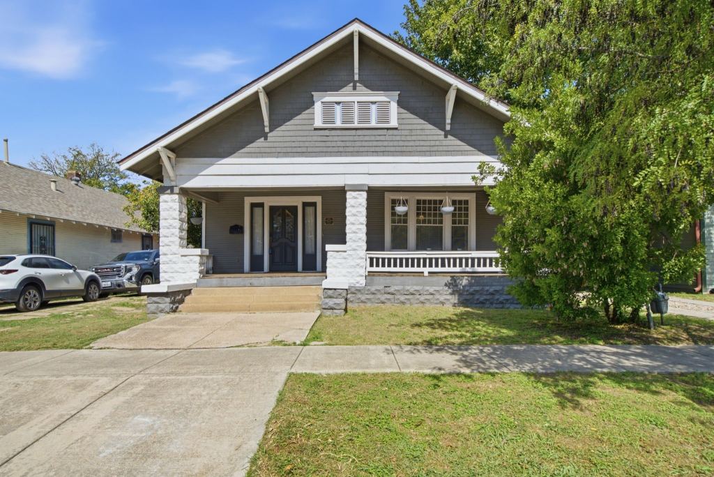 1124 W Arlington Avenue, Fort Worth, TX 76110 — photo 1
