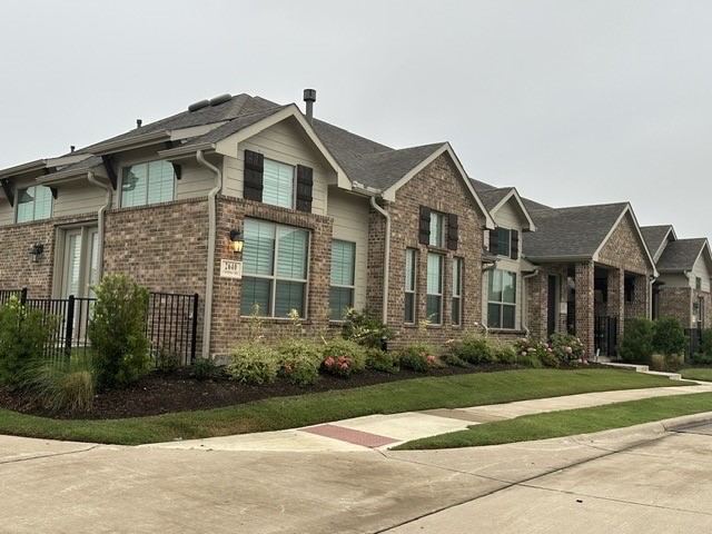 2621 Chablis Drive, Grand Prairie, TX 75054 — photo 1