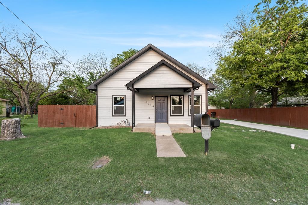 1014 Trinity Street, Cleburne, TX 76031 — photo 1