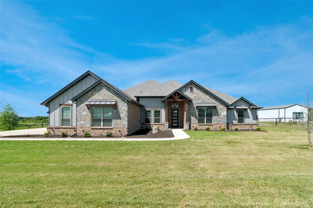 587 Old Agnes Road, Weatherford, TX 76088 — photo 1