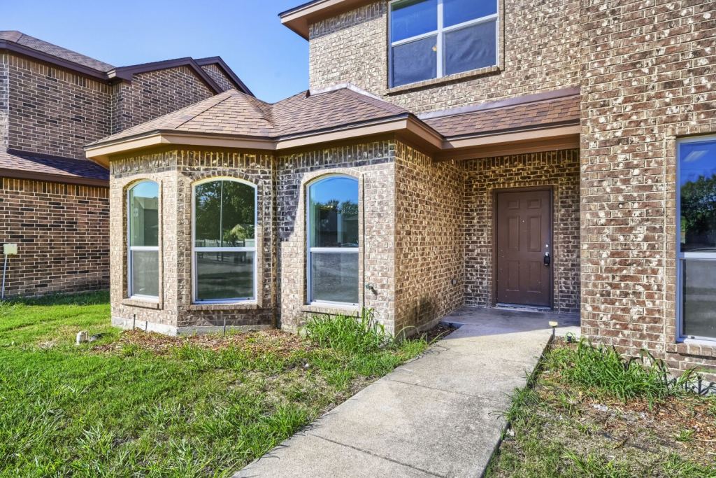 2903 Preston Trail, Grand Prairie, TX 75052 — photo 1