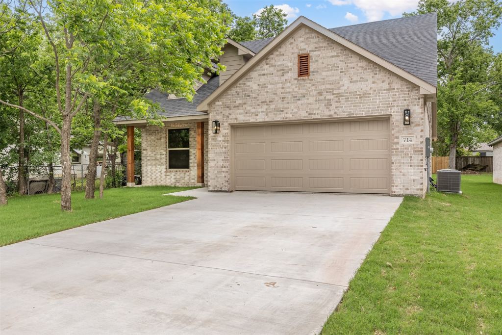 714 E McGee Street, Sherman, TX 75090 — photo 1