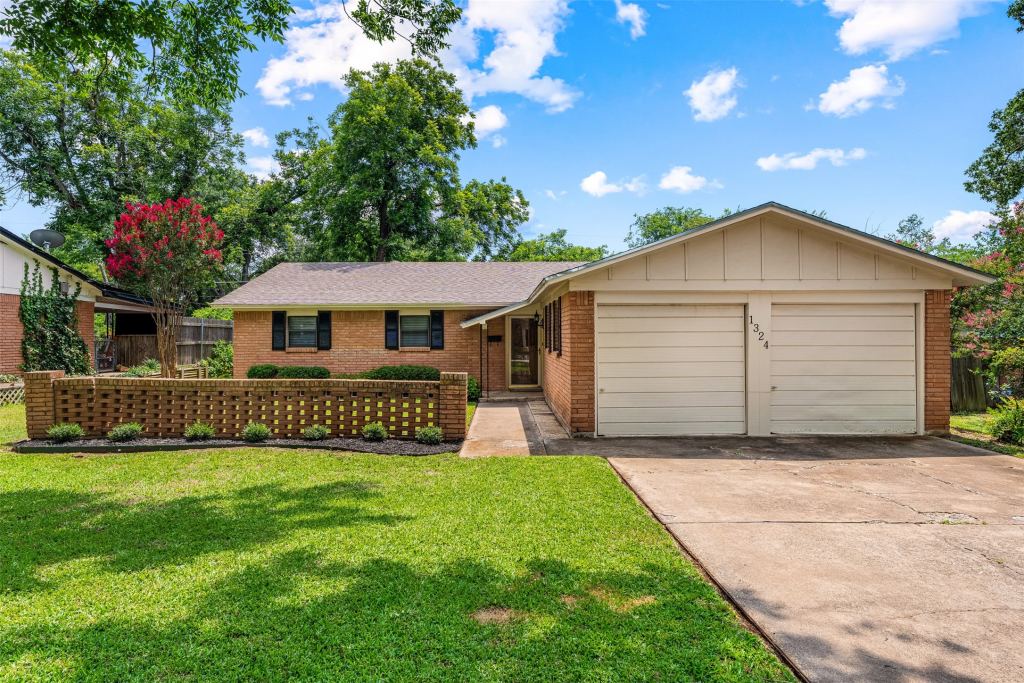 1324 Melrose Drive, Waco, TX 76710 — photo 1