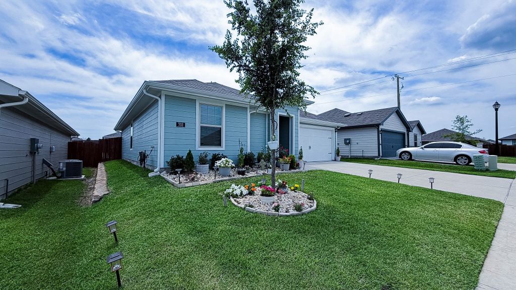 702 Sunlight Loop, Princeton, TX 75407 — photo 1