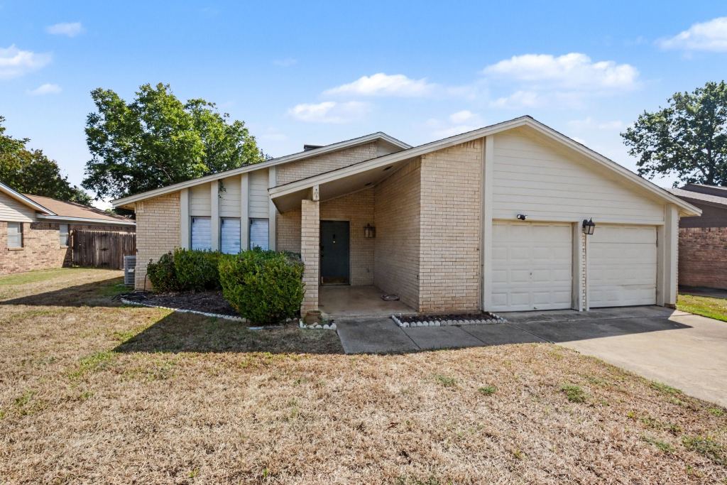 3208 Sapphire Street, Bedford, TX 76021 — photo 1