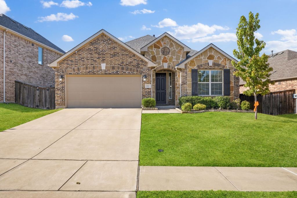 916 Llano Falls Drive
