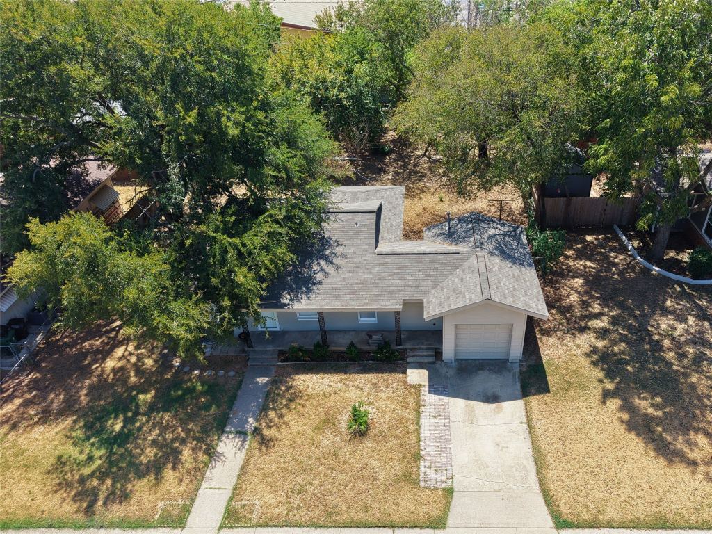 424 E Ellen Avenue, Hurst, TX 76053 — photo 1