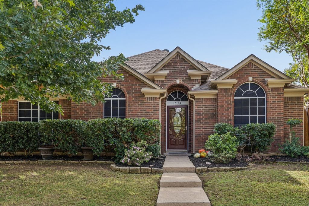 1524 Fairfield Court