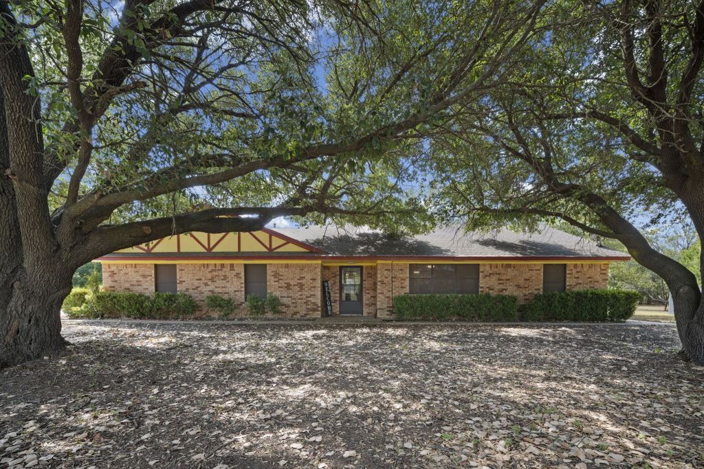 707 Ovilla Road, Waxahachie, TX 75167 — photo 1