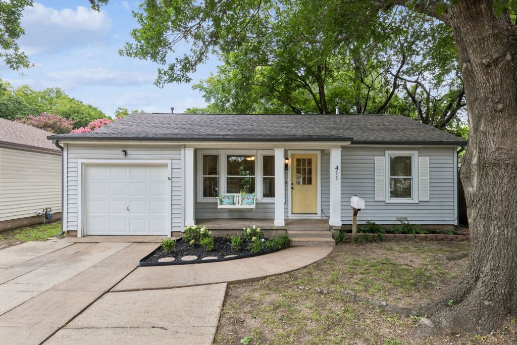 411 W Taylor Street, Sherman, TX 75092 — photo 1