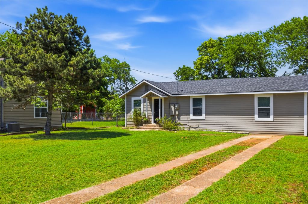 2121 W Bond Street, Denison, TX 75020 — photo 1