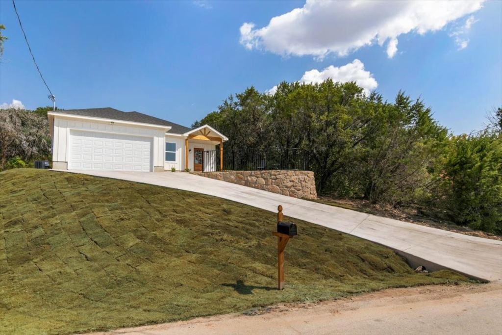 1001 Apache Ridge Road, Granbury, TX 76048 — photo 1
