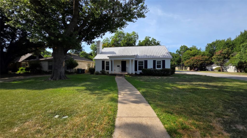 3741 Hilltop Road, Fort Worth, TX 76109 — photo 1