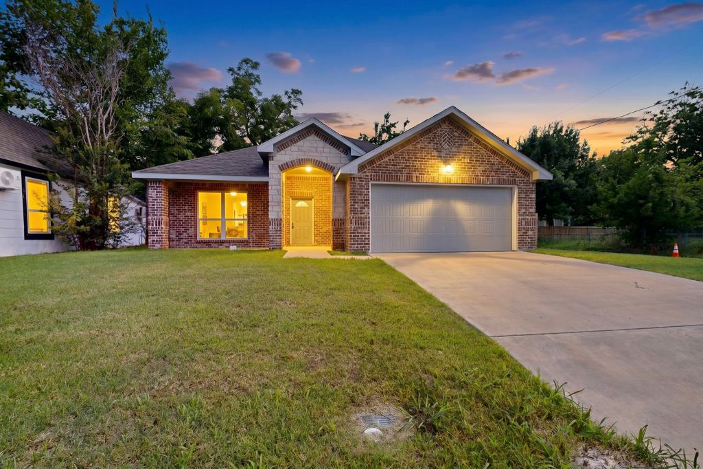 1615 Jones Street, Greenville, TX 75401 — photo 1