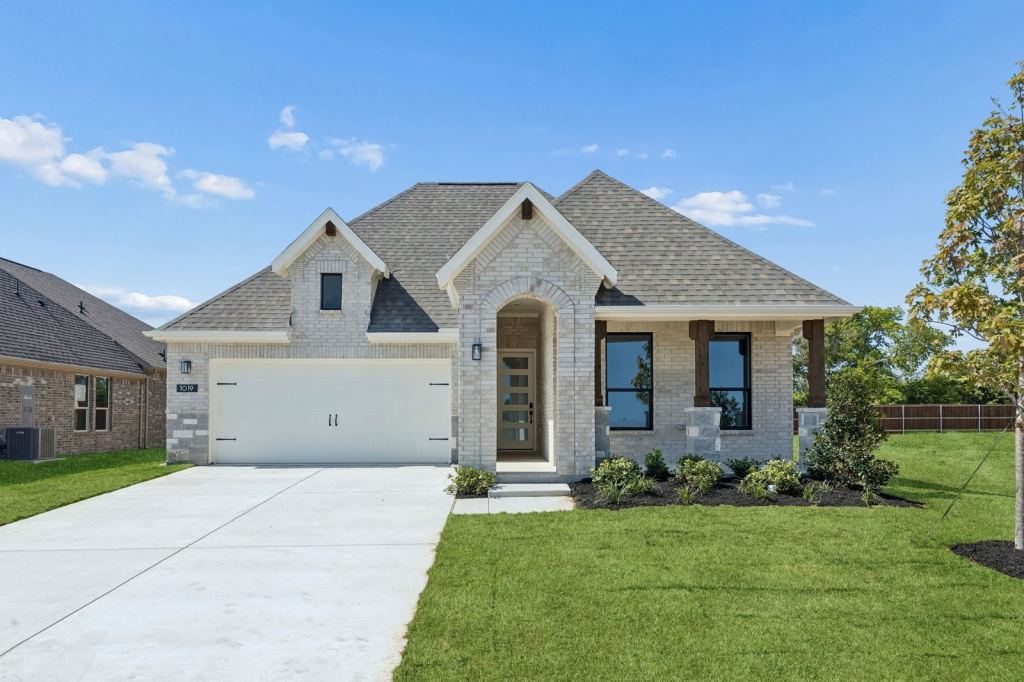 1019 Goldenrod Drive, Justin, TX 76247 — photo 1