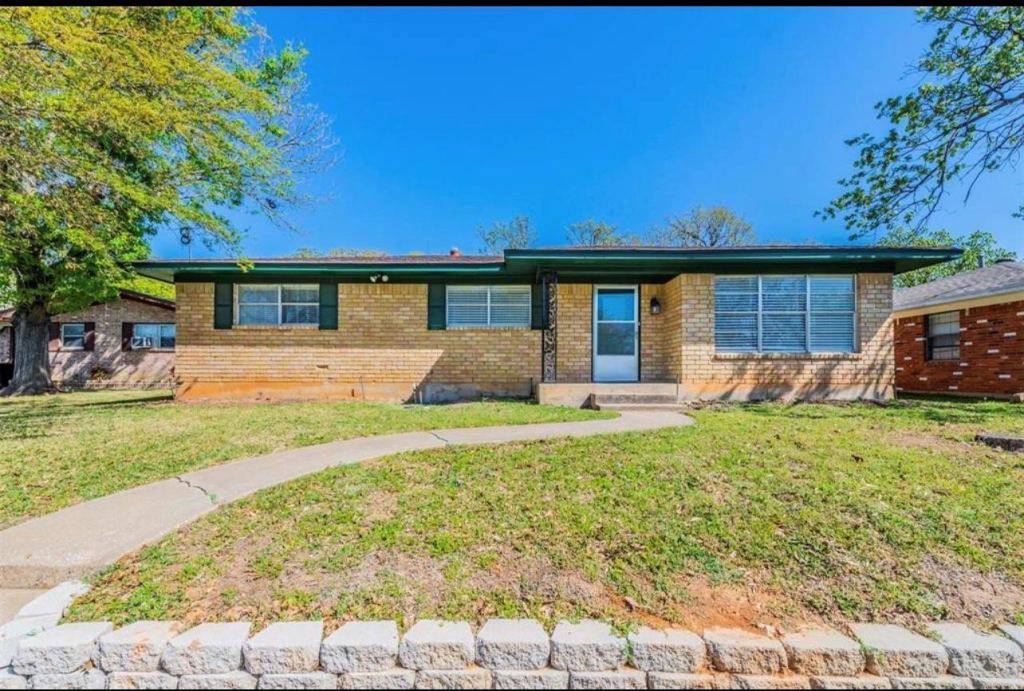 903 Seymore Circle, Denison, TX 75020 — photo 1