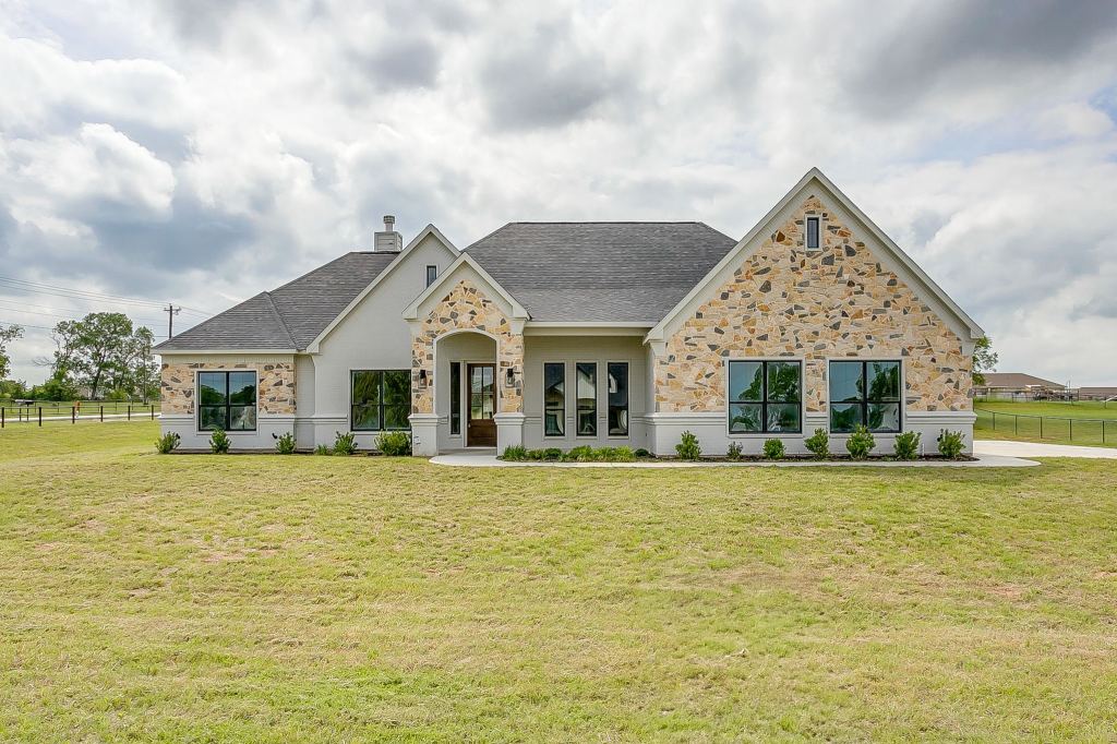 1001 Magnolia Court, Springtown, TX 76082 — photo 1