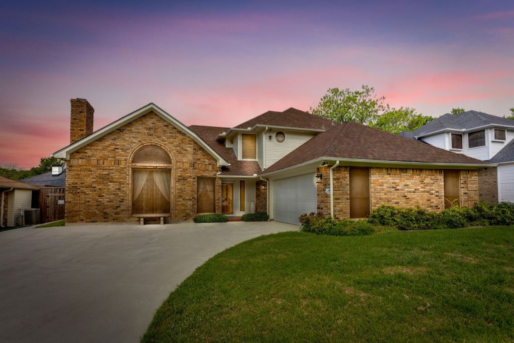 2317 Willow Oak Drive, Irving, TX 75060 — photo 1