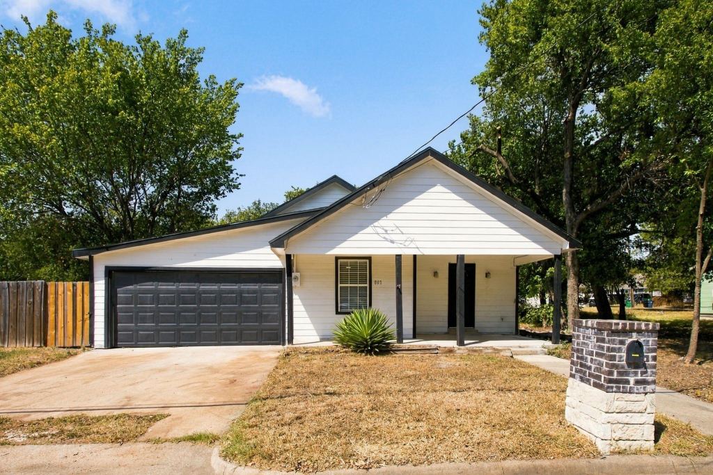 807 Wyatt Street, Waxahachie, TX 75165 — photo 1