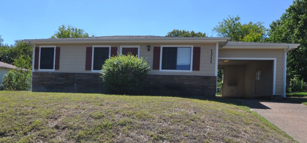 1311 W Water Street, Weatherford, TX 76086 — photo 1