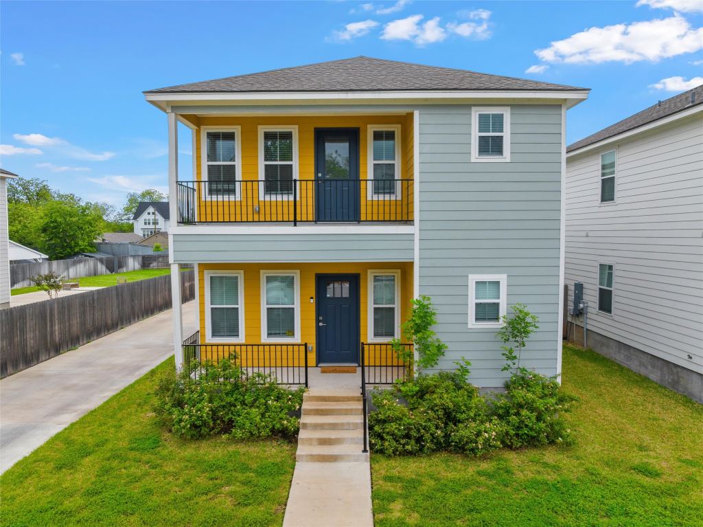 1108 Oakwood Avenue, Waco, TX 76706 — photo 1