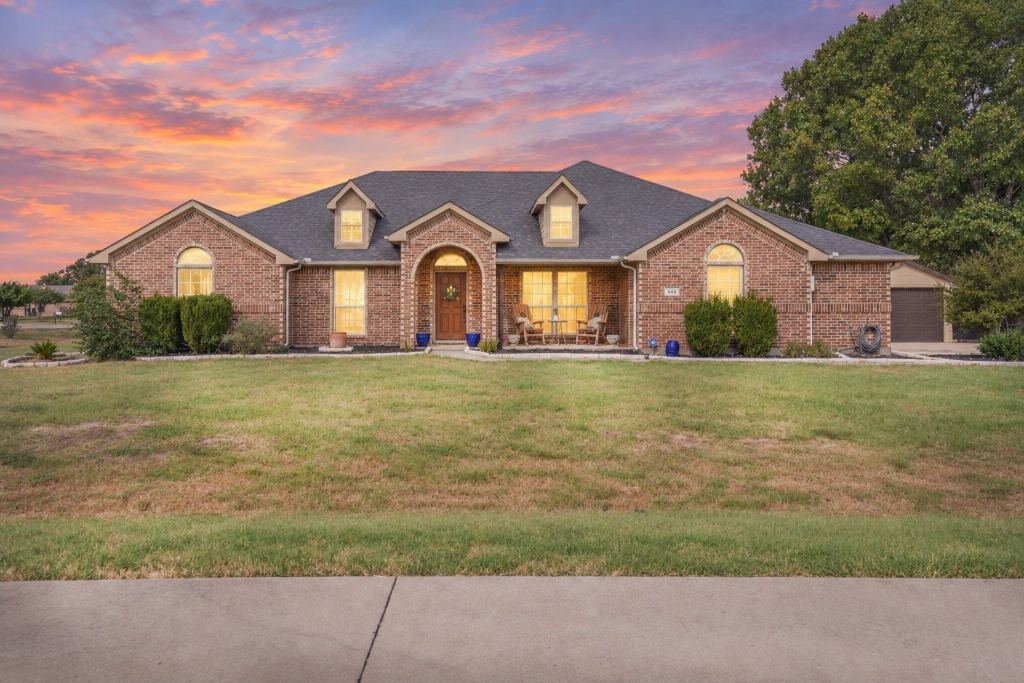 343 Cambridge Court, Waxahachie, TX 75167 — photo 1