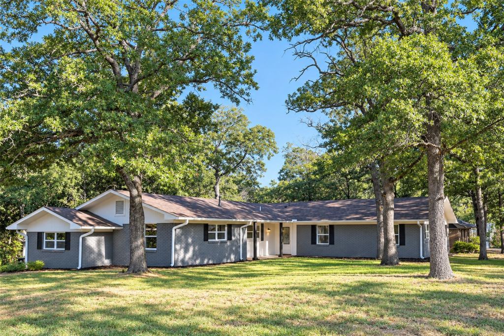 17 Circle Drive, Denison, TX 75021 — photo 1