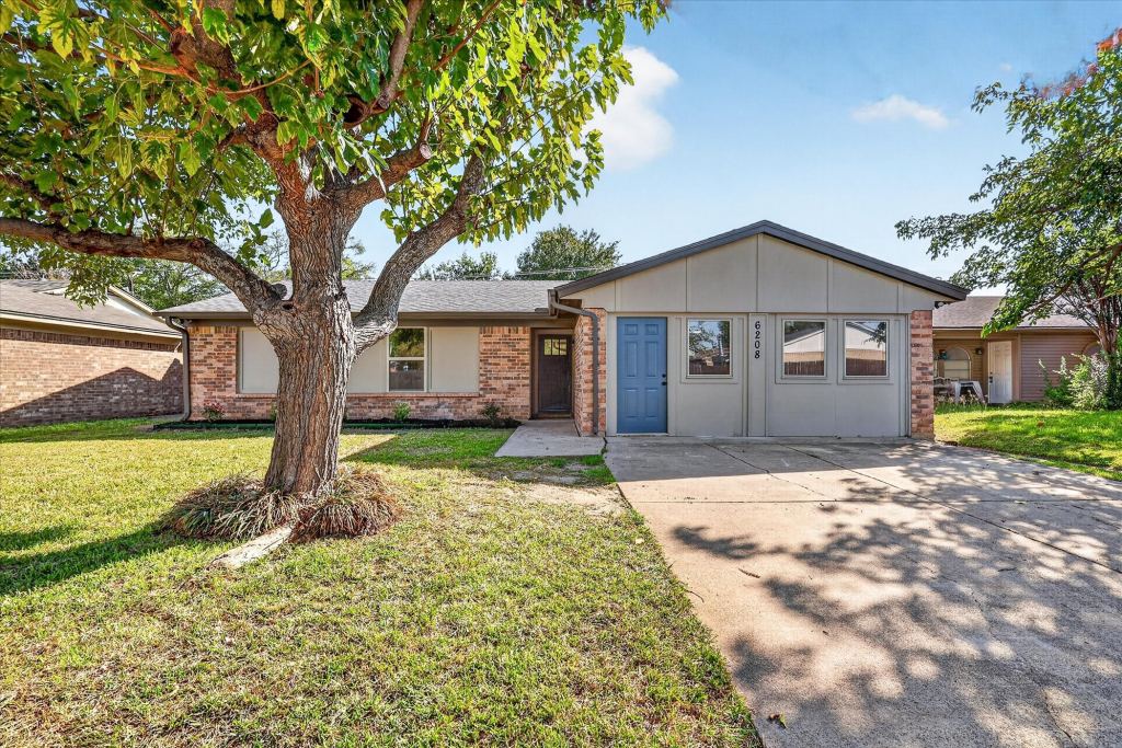6208 Kary Lynn Drive S, Watauga, TX 76148 — photo 1