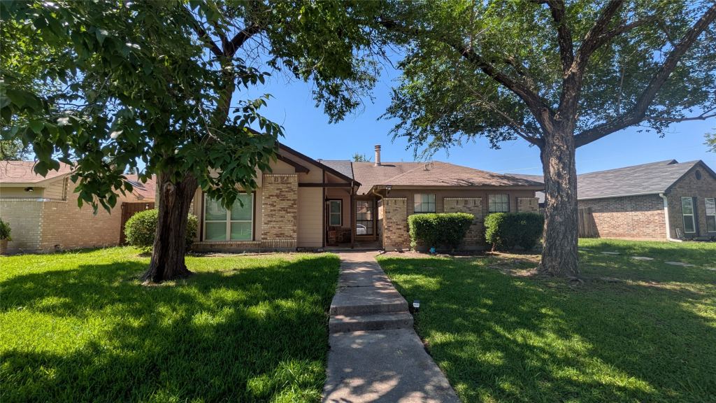 415 Liberty Place, Grand Prairie, TX 75052 — photo 1