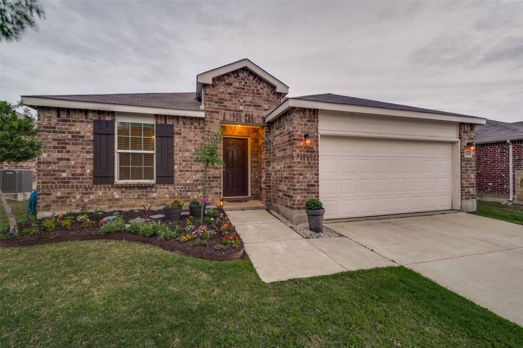 1720 Trace Drive, Aubrey, TX 76227 — photo 1