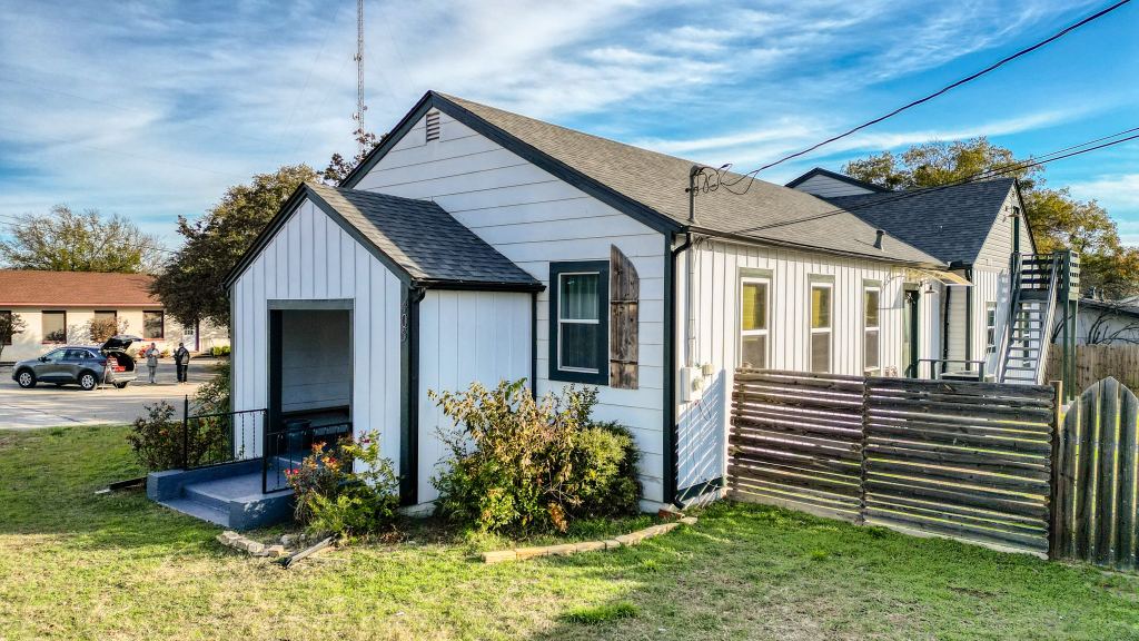 405 S Bowie Drive, Weatherford, TX 76086 — photo 1