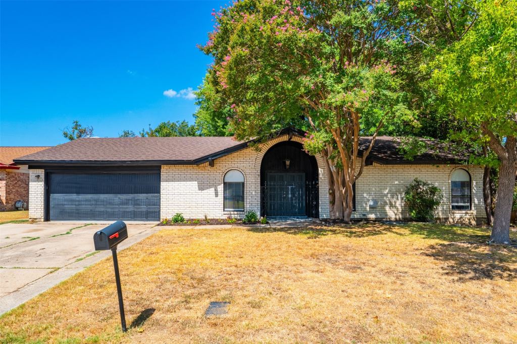 2105 Cottie Lane, Arlington, TX 76010 — photo 1
