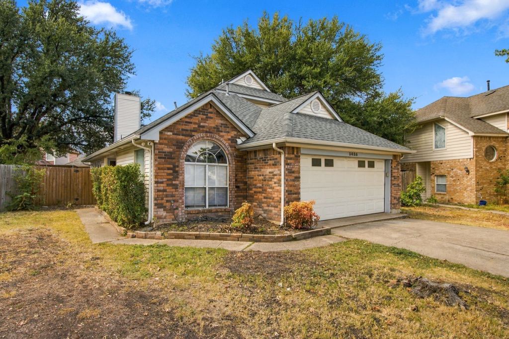 3825 Branch Hollow Circle, Carrollton, TX 75007 — photo 1
