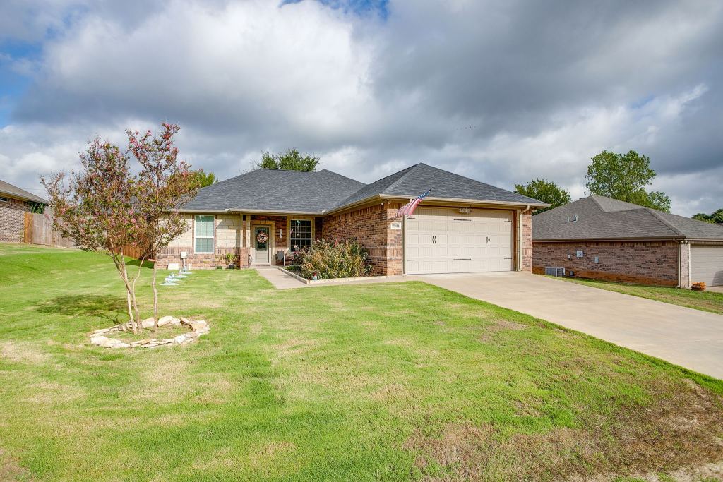 2204 Snake River Drive, Granbury, TX 76048 — photo 1