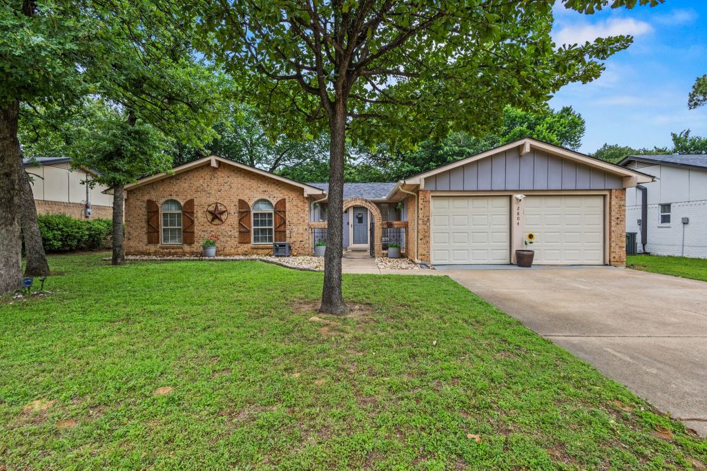 2804 Mintwood Place, Arlington, TX 76016 — photo 1