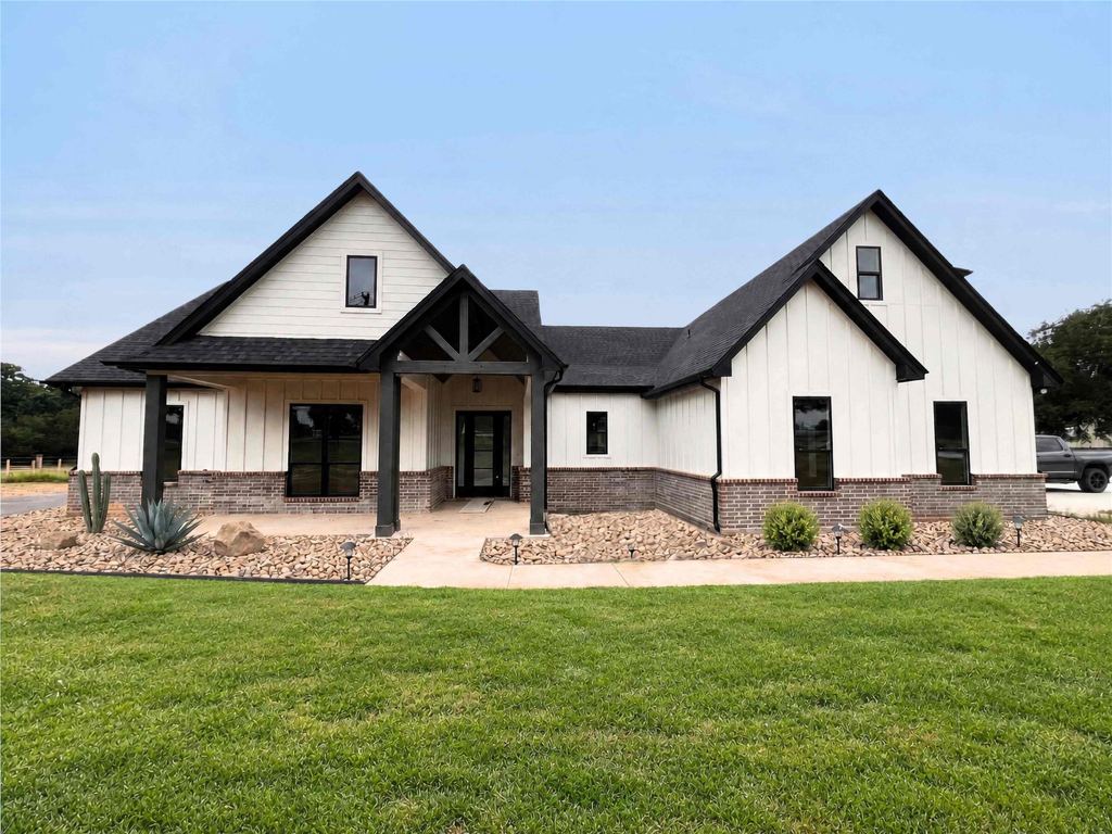 121 Cartwright Road, Weatherford, TX 76087 — photo 1