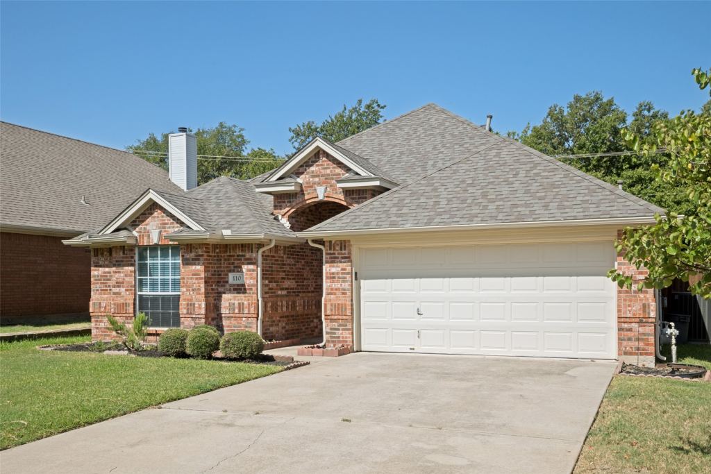 110 Blue Bonnet Circle, Justin, TX 76247 — photo 1