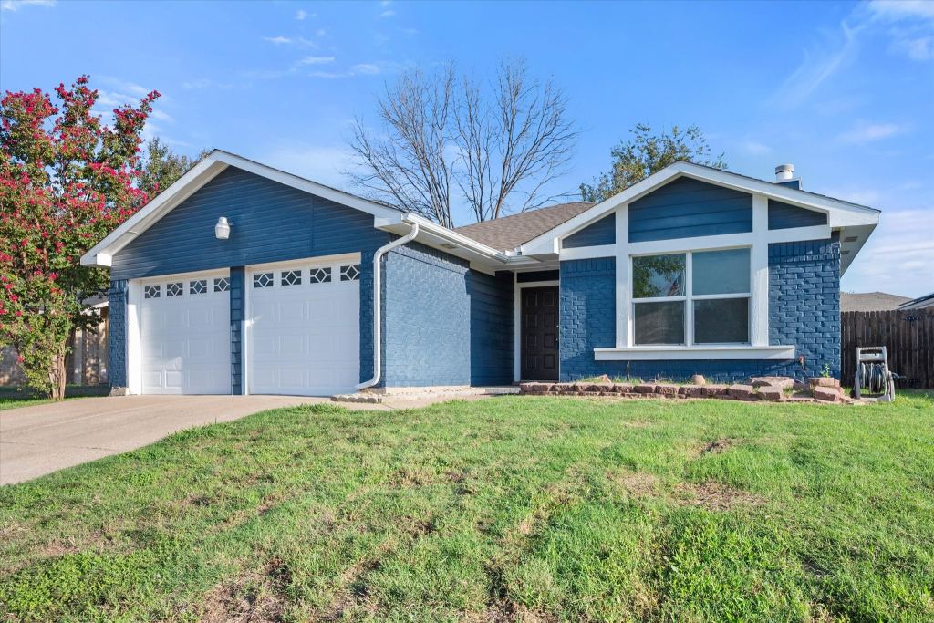 411 Lantana Drive, Arlington, TX 76018 — photo 1