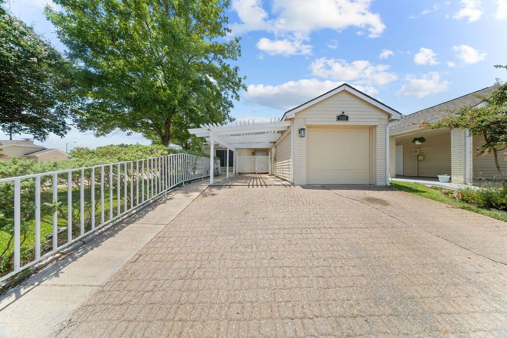 5501 Stoney Glen Drive, Mesquite, TX 75150 — photo 1