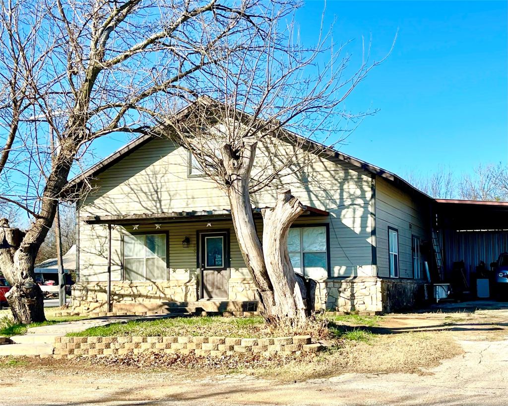 209 N Bowie Street, Jacksboro, TX 76458 — photo 1