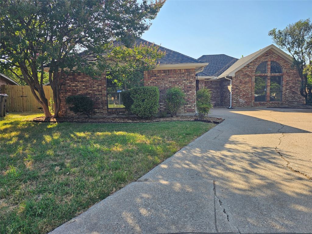 6300 Brownlee Lane, Arlington, TX 76018 — photo 1