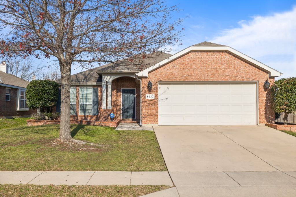 6237 Chalk Hollow Drive, Fort Worth, TX 76179 — photo 1