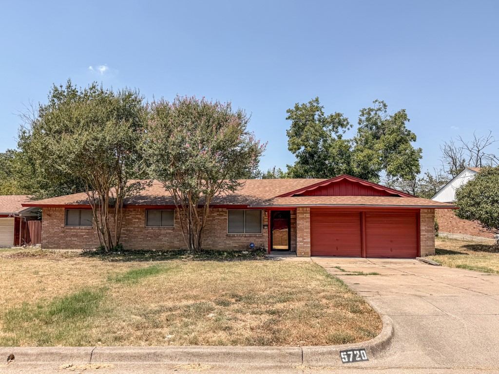 5720 Walla Avenue, Fort Worth, TX 76133 — photo 1