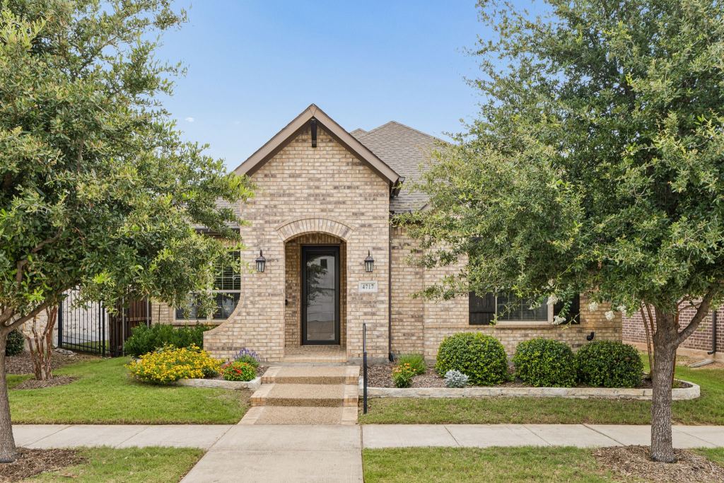4717 Beaver Creek Drive, Arlington, TX 76005 — photo 1