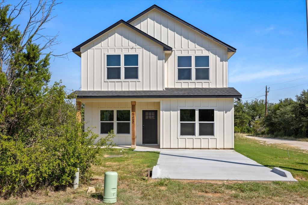 5660 Lone Star Circle, Granbury, TX 76048 — photo 1