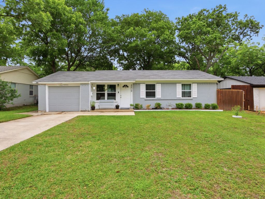 2219 Loyce Drive, Mesquite, TX 75149 — photo 1