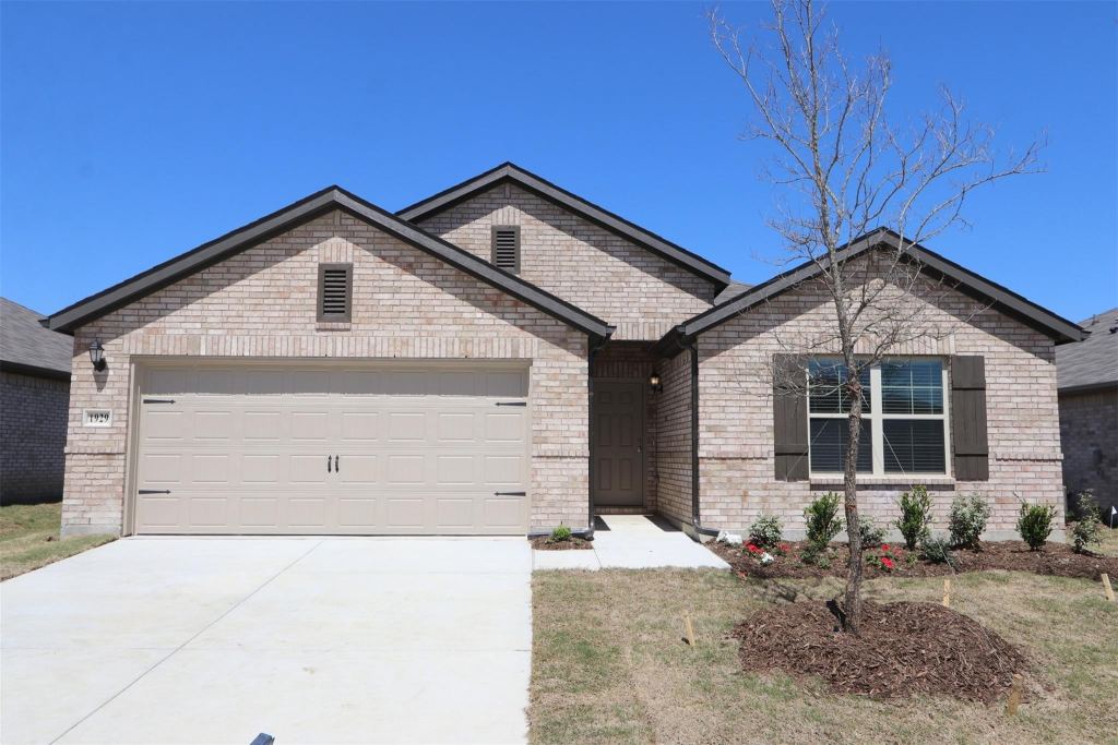 1929 Indian Grass Drive, Royse City, TX 75189 — photo 1